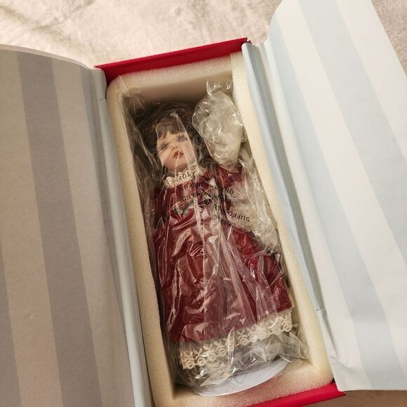 Marie Osmond Porcelain Doll "Young Love Rosebud" Miniature Reproduction 9" - Picture 3 of 13